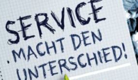 Themenbild mit der Aufschrift: Service macht den Unterschied!